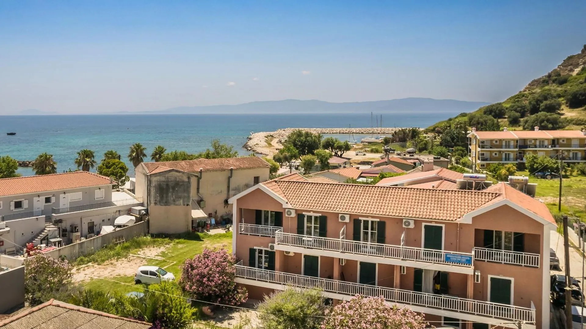 Rosilion Studios & Apartments Katelios