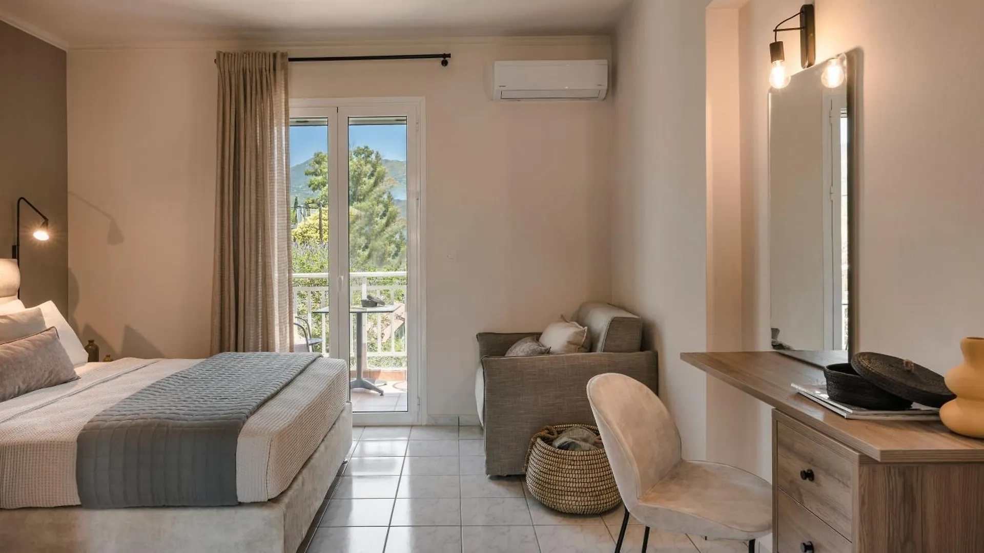 Rosilion Studios & Apartments Katelios