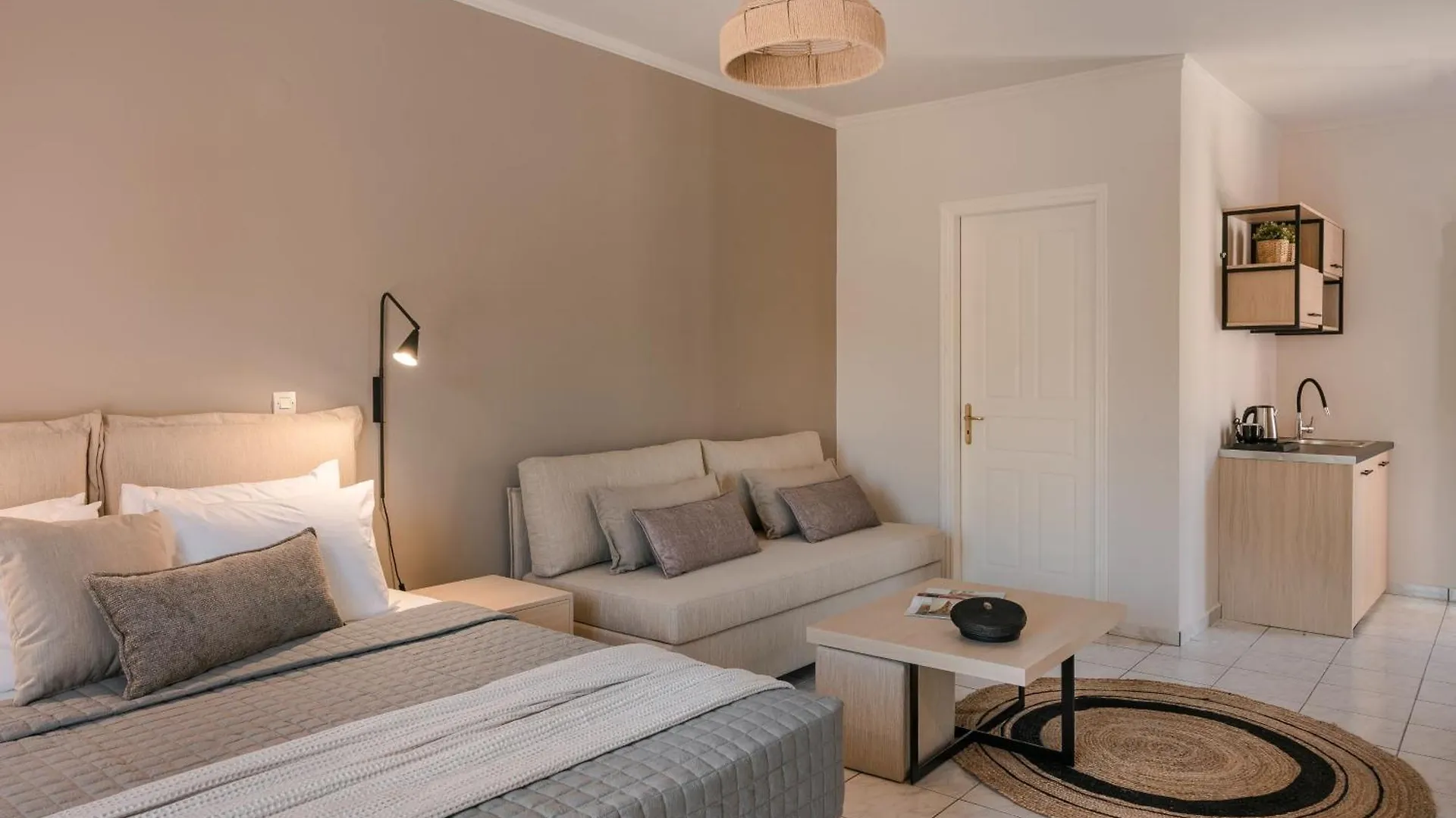 Rosilion Studios & Apartments Katelios