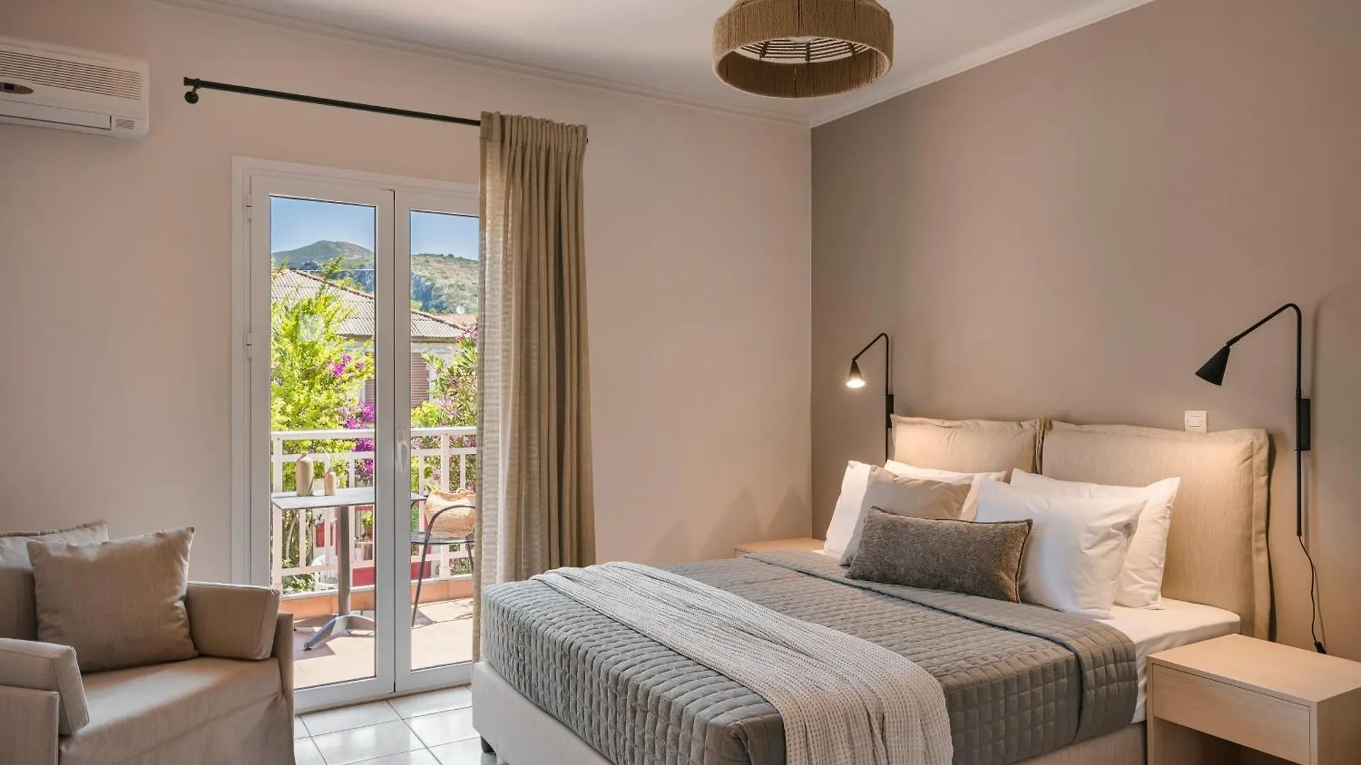 Rosilion Studios & Apartments Katelios